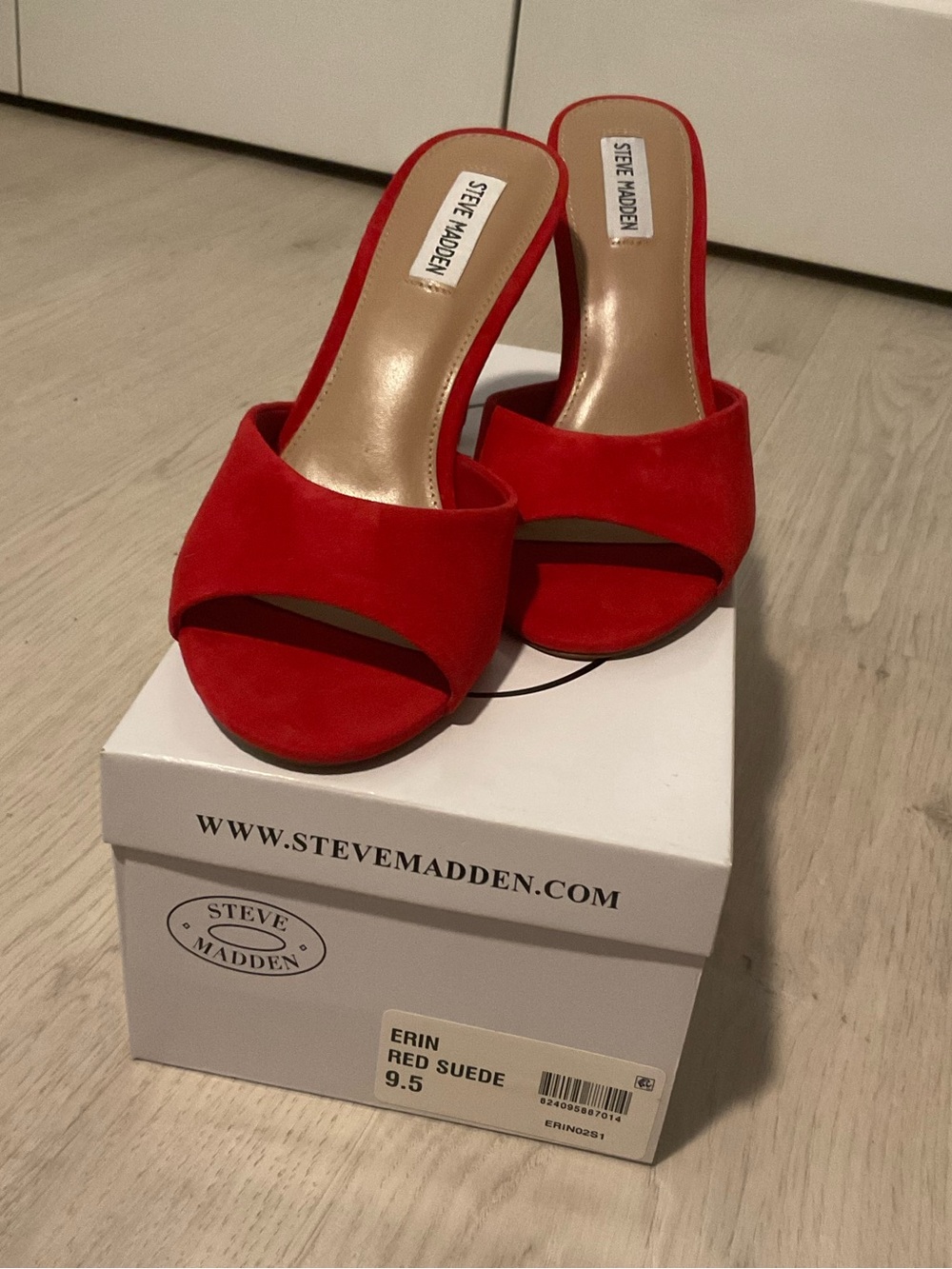 Steve Madden Red Suede Open-Toe Mule Heels Size 9.5 New - Picture 2 of 4